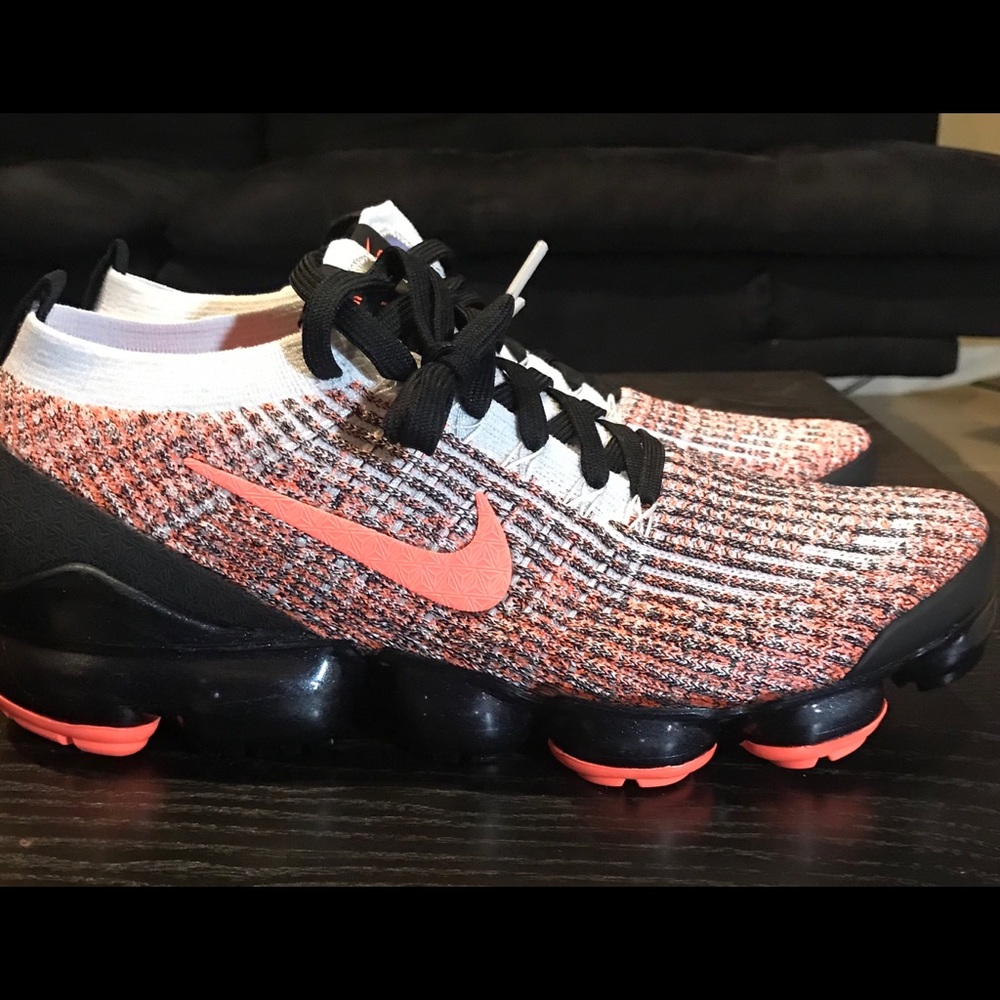 Nike Men's Size 9.5 Air Vapormax Flyknit 3
